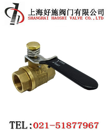 �������y